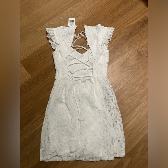 White fomal dress - Picture 2 of 2